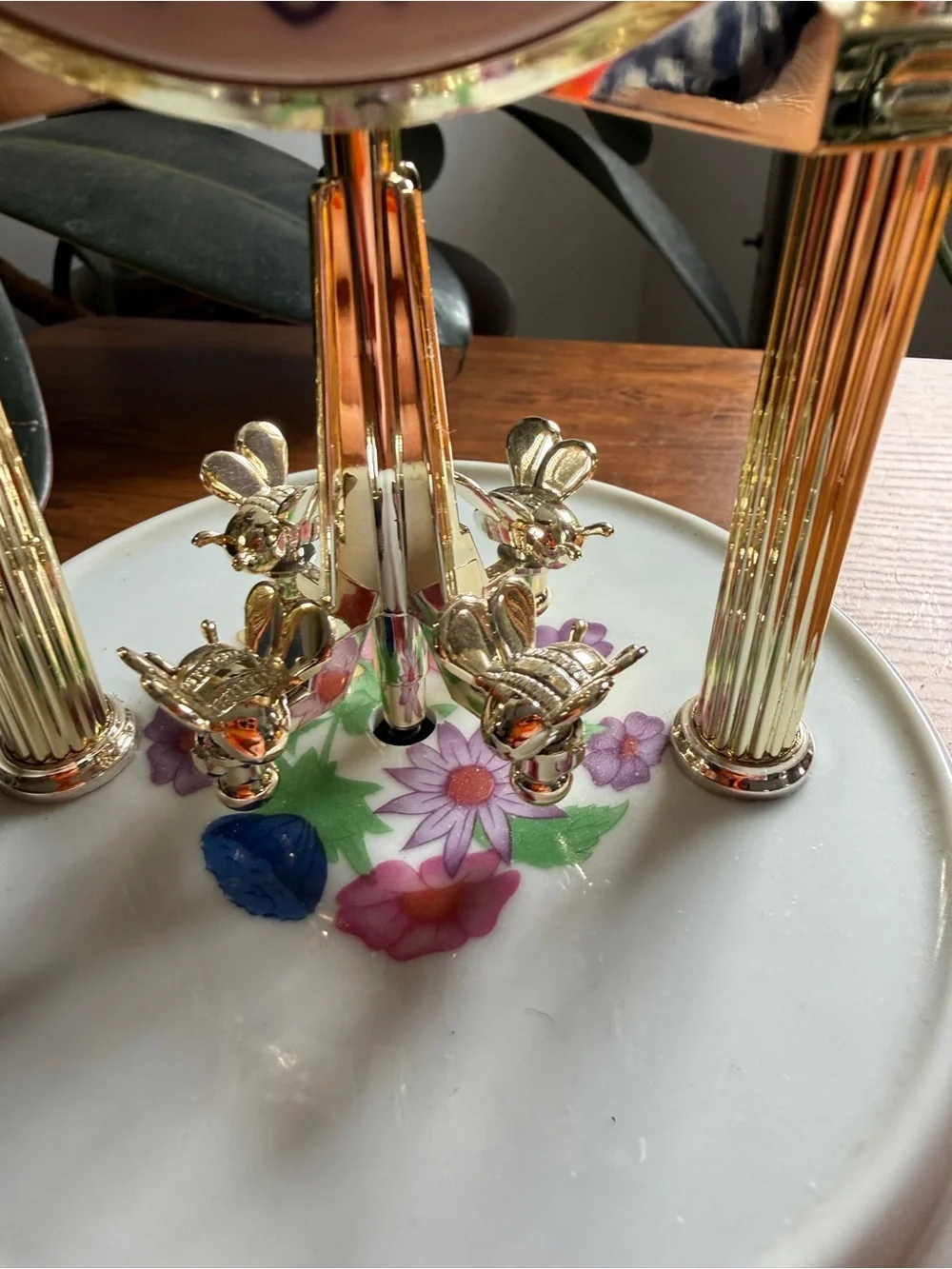 Disney Floral Dome Clock with Winnie the Pooh Illustration - White and Gold glas